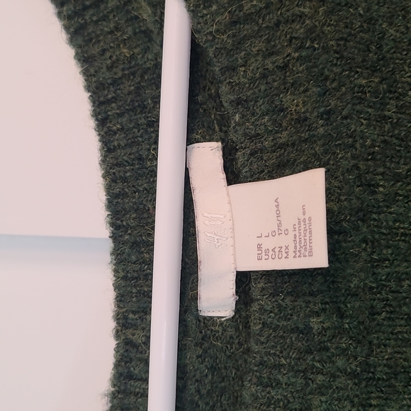 H&M forest green sweater - Picture 2 of 5
